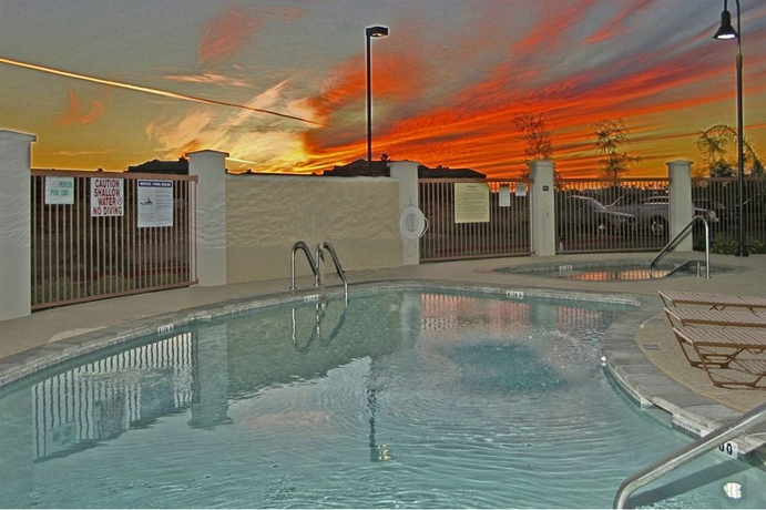 Imagen de la piscina del Hotel Hampton Inn and Suites Phoenix-surprise. Foto 10