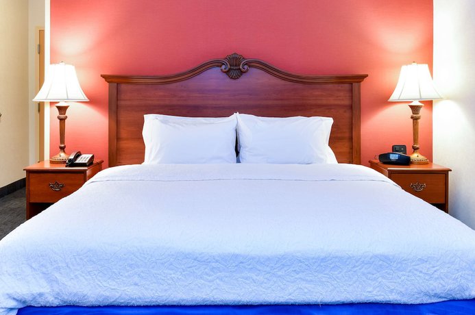 Imagen de la habitación del Hotel Hampton Inn and Suites Pittsburg, CA. Foto 2