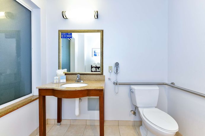 Imagen de la habitación del Hotel Hampton Inn and Suites Pittsburg, CA. Foto 9