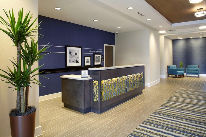 Imagen de los interiores del Hotel Hampton Inn and Suites Pittsburgh Airport South&ndash;Settlers Ridge. Foto 19