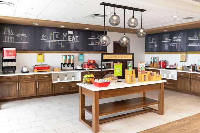 Imagen del bar/restaurante del Hotel Hampton Inn and Suites Pittsburgh New Stanton. Foto 3