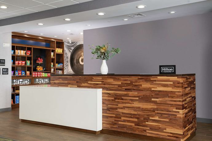 Imagen de los interiores del Hotel Hampton Inn and Suites Pittsburgh New Stanton. Foto 9