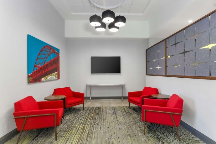 Imagen de los interiores del Hotel Hampton Inn and Suites Pittsburgh-downtown. Foto 16