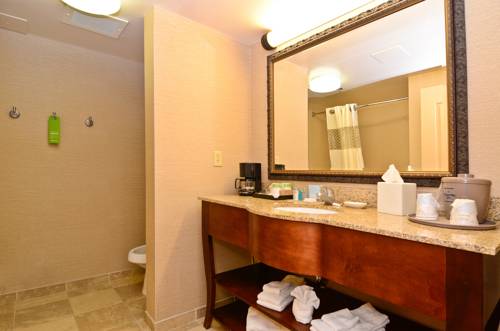 Imagen de la habitación del Hotel Hampton Inn and Suites Plymouth. Foto 11