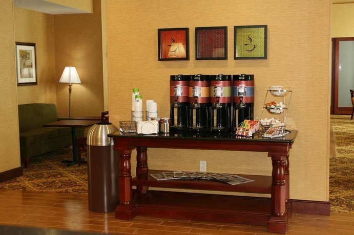Imagen del bar/restaurante del Hotel Hampton Inn and Suites Port Richey. Foto 2