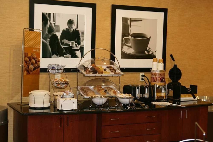 Imagen del bar/restaurante del Hotel Hampton Inn and Suites Port Richey. Foto 4