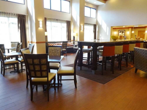 Imagen del bar/restaurante del Hotel Hampton Inn and Suites Port St. Lucie, West. Foto 4