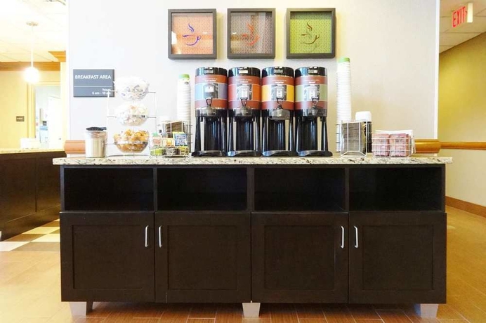 Imagen del bar/restaurante del Hotel Hampton Inn and Suites Port St. Lucie, West. Foto 6