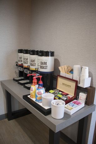 Imagen del bar/restaurante del Hotel Hampton Inn and Suites Portland West. Foto 2
