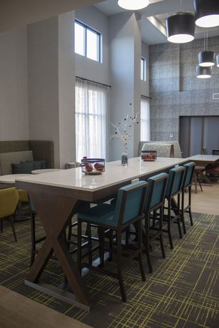 Imagen de los interiores del Hotel Hampton Inn and Suites Portland West. Foto 17