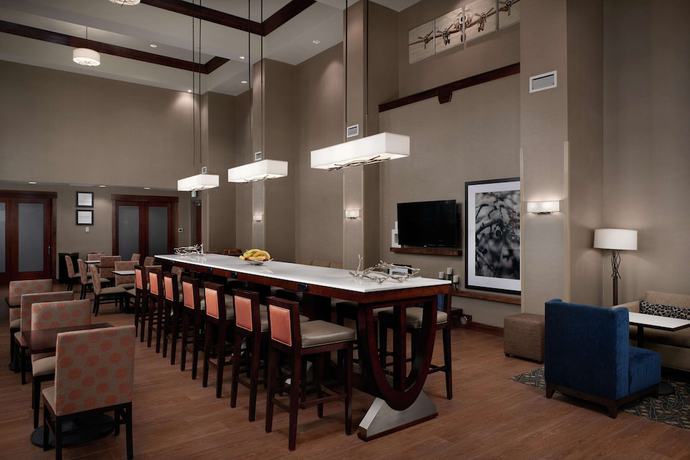 Imagen de los interiores del Hotel Hampton Inn and Suites Portland/Vancouver. Foto 20