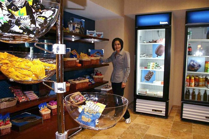 Imagen del bar/restaurante del Hotel Hampton Inn and Suites Poughkeepsie. Foto 2