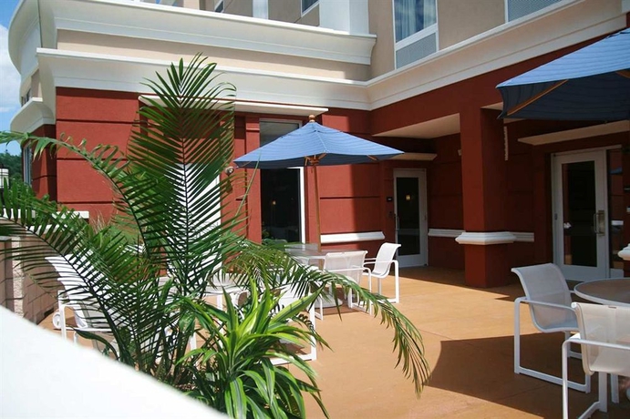 Imagen de los exteriores del Hotel Hampton Inn and Suites Poughkeepsie. Foto 8