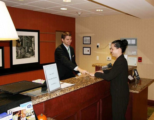 Imagen de los interiores del Hotel Hampton Inn and Suites Poughkeepsie. Foto 13