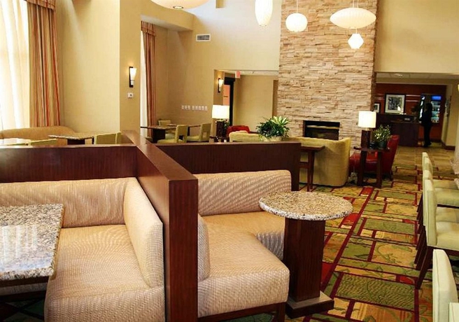 Imagen de los interiores del Hotel Hampton Inn and Suites Poughkeepsie. Foto 14