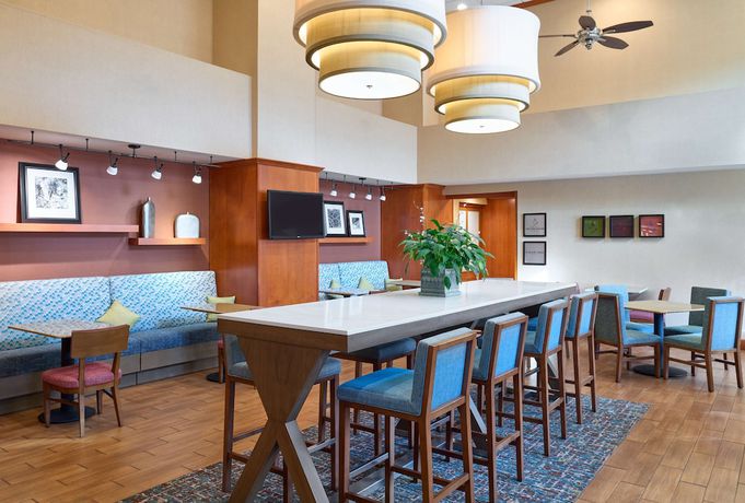 Imagen de los interiores del Hotel Hampton Inn and Suites Providence/Smithfield. Foto 18
