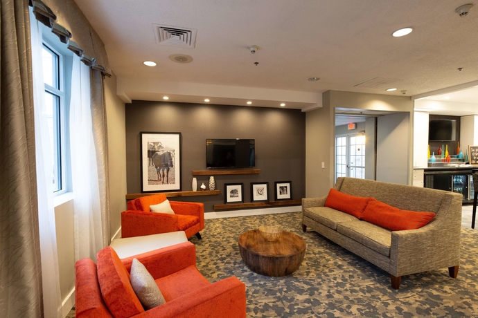 Imagen de los interiores del Hotel Hampton Inn and Suites Raleigh Cary Lenovo Center. Foto 16