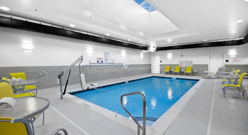 Imagen de la piscina del Hotel Hampton Inn and Suites Raleigh Downtown. Foto 10