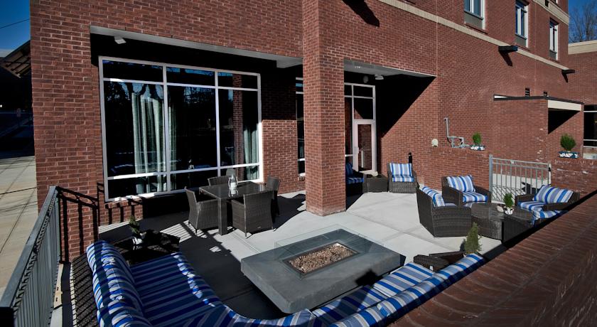 Imagen de los exteriores del Hotel Hampton Inn and Suites Raleigh Downtown. Foto 9