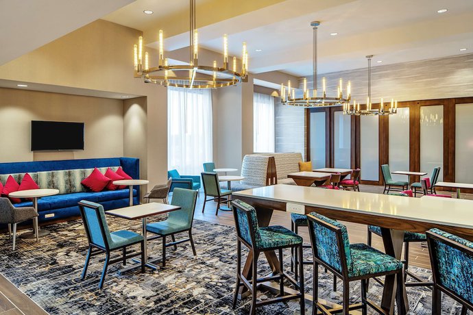 Imagen de los interiores del Hotel Hampton Inn and Suites Raleigh Midtown. Foto 19