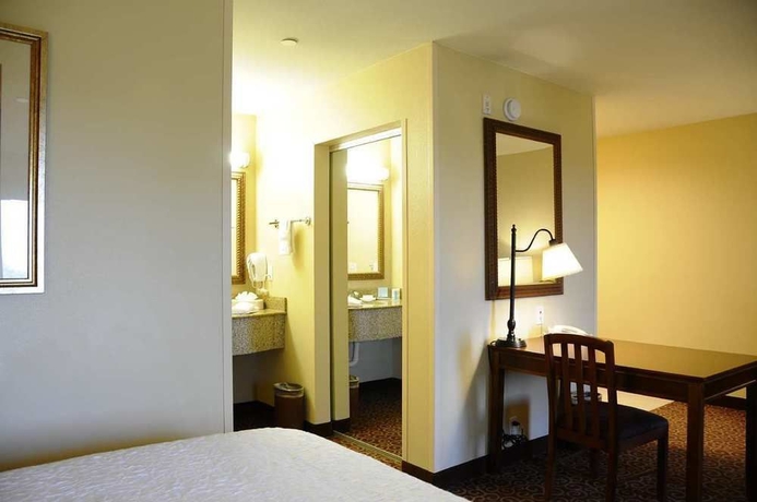 Imagen de los interiores del Hotel Hampton Inn and Suites Red Bluff. Foto 13