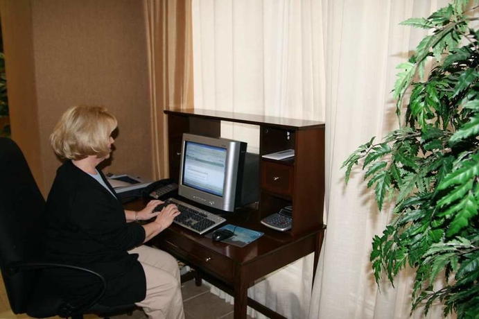 Imagen de los interiores del Hotel Hampton Inn and Suites Red Bluff. Foto 14
