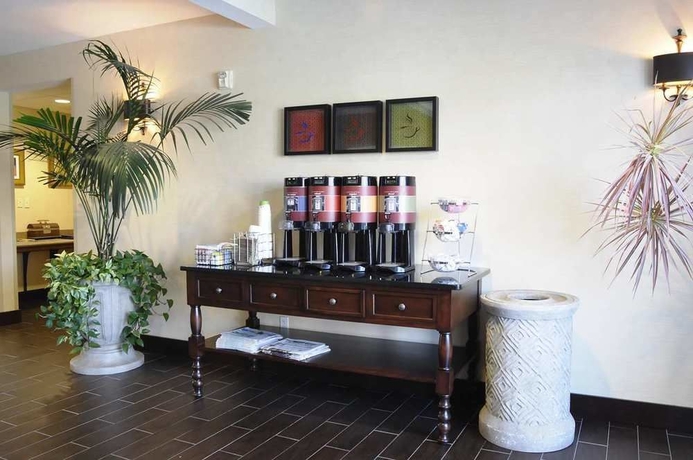Imagen del bar/restaurante del Hotel Hampton Inn and Suites Redding, Ca. Foto 2