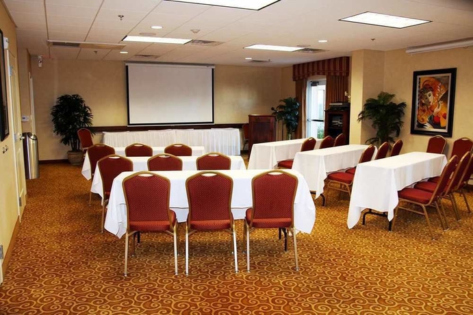 Imagen de los interiores del Hotel Hampton Inn and Suites Redding, Ca. Foto 13