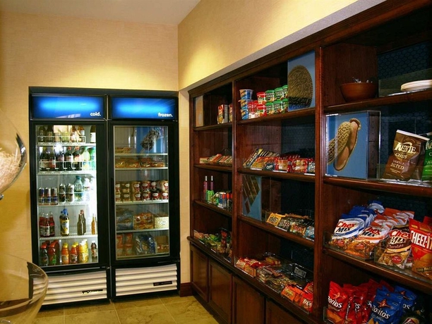 Imagen del bar/restaurante del Hotel Hampton Inn and Suites Redding, Ca. Foto 3