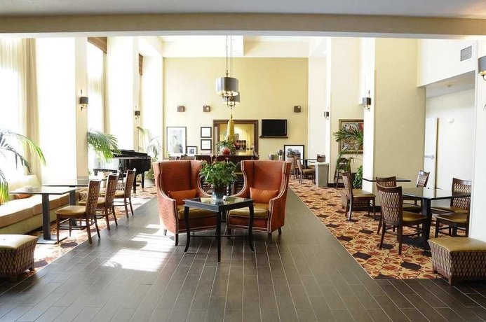 Imagen de los interiores del Hotel Hampton Inn and Suites Redding, Ca. Foto 14