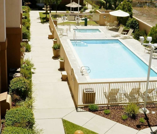 Imagen de la piscina del Hotel Hampton Inn and Suites Redding, Ca. Foto 16
