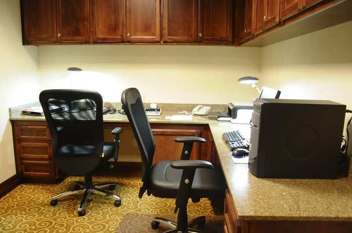 Imagen de los interiores del Hotel Hampton Inn and Suites Redding, Ca. Foto 15
