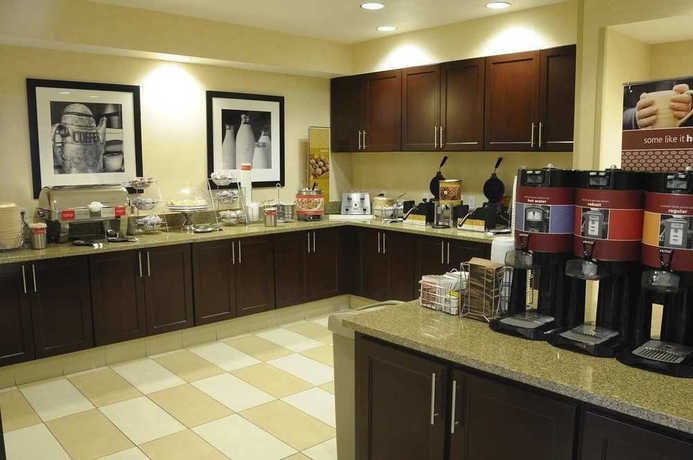Imagen del bar/restaurante del Hotel Hampton Inn and Suites Redding, Ca. Foto 4