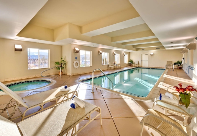 Imagen de la piscina del Hotel Hampton Inn and Suites Reno. Foto 14