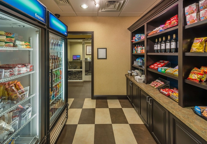 Imagen del bar/restaurante del Hotel Hampton Inn and Suites Reno. Foto 3
