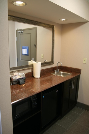 Imagen del bar/restaurante del Hotel Hampton Inn and Suites Richmond/glenside. Foto 2