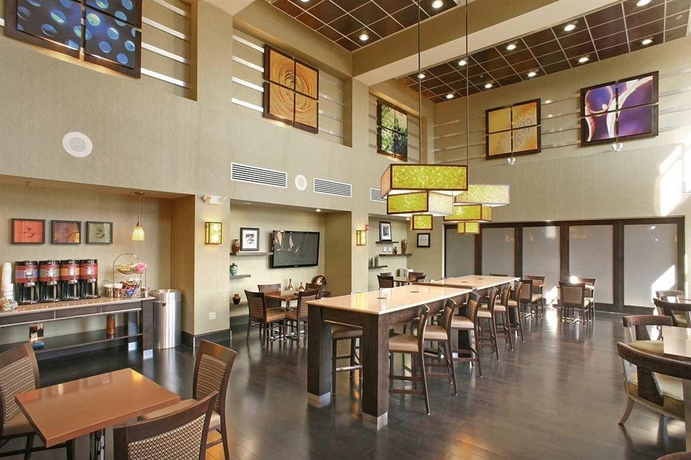 Imagen del bar/restaurante del Hotel Hampton Inn and Suites Richmond/glenside. Foto 3