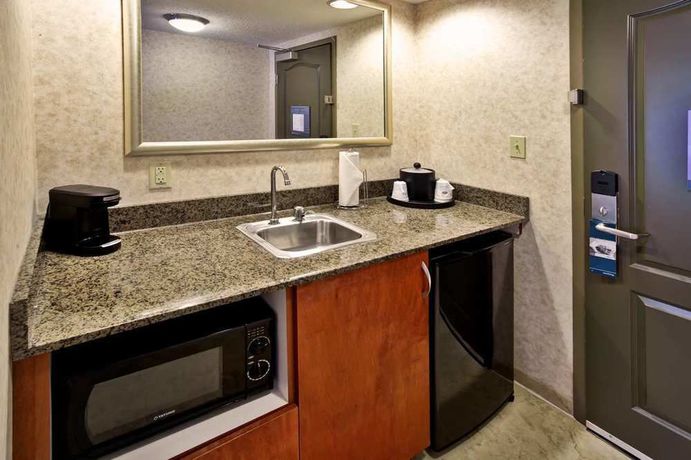 Imagen de la habitación del Hotel Hampton Inn and Suites Richmond/virginia Center. Foto 4