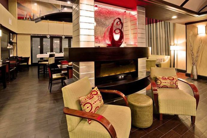 Imagen de los interiores del Hotel Hampton Inn and Suites Richmond/virginia Center. Foto 7