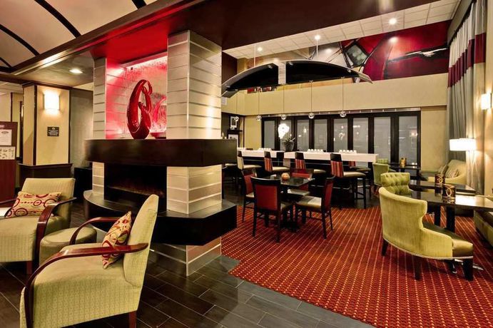 Imagen de los interiores del Hotel Hampton Inn and Suites Richmond/virginia Center. Foto 8