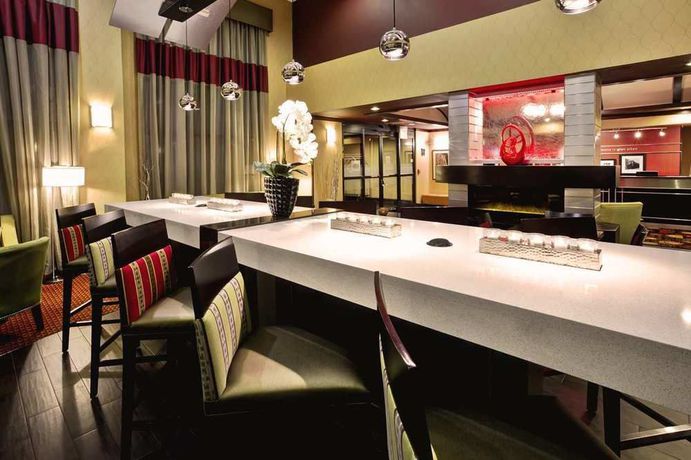 Imagen de los interiores del Hotel Hampton Inn and Suites Richmond/virginia Center. Foto 9