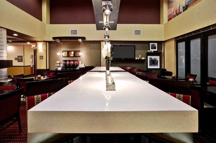 Imagen de los interiores del Hotel Hampton Inn and Suites Richmond/virginia Center. Foto 10