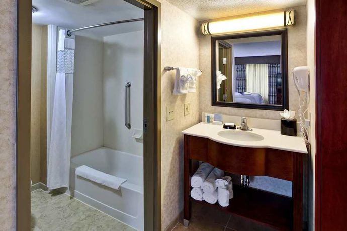 Imagen de la habitación del Hotel Hampton Inn and Suites Richmond/virginia Center. Foto 5