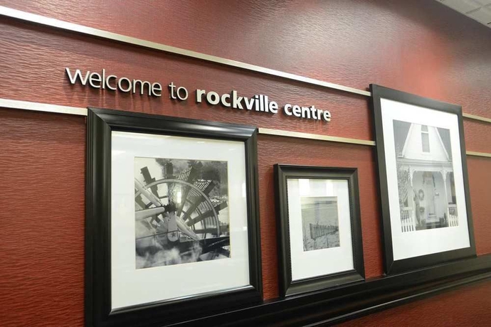 Imagen de los interiores del Hotel Hampton Inn and Suites Rockville Centre. Foto 10