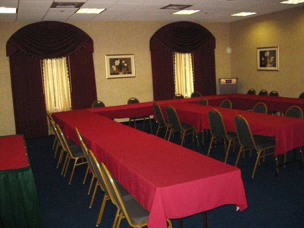 Imagen de los interiores del Hotel Hampton Inn and Suites Rockville Centre. Foto 12