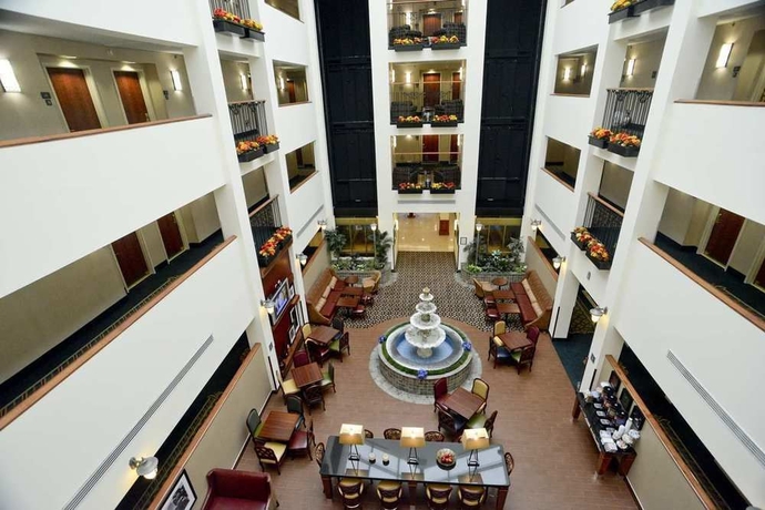 Imagen de los interiores del Hotel Hampton Inn and Suites Rockville Centre. Foto 14