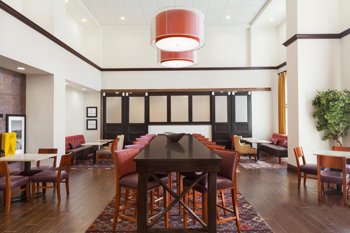 Imagen del bar/restaurante del Hotel Hampton Inn and Suites Rohnert Park - Sonoma County. Foto 3