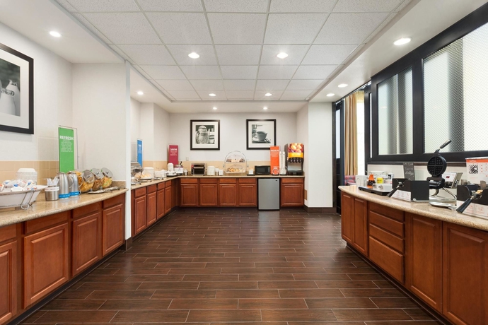 Imagen del bar/restaurante del Hotel Hampton Inn and Suites Rohnert Park - Sonoma County. Foto 5