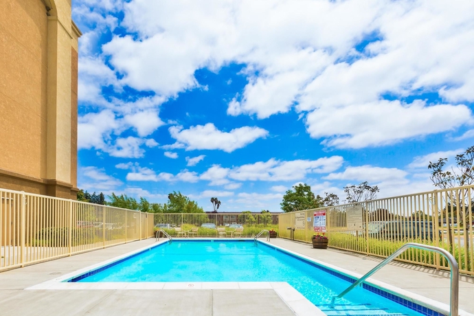 Imagen de la piscina del Hotel Hampton Inn and Suites Rohnert Park - Sonoma County. Foto 13