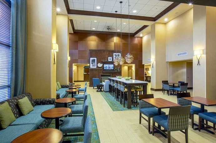 Imagen del bar/restaurante del Hotel Hampton Inn and Suites Sacramento-elk Grove Laguna I-5. Foto 2